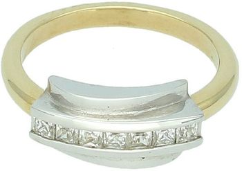 Złoty pierścionek damski próby 585 z pasem białego złota i cyrkonią. Masa 4,70 g, szerokość górna 7 mm, dolna szyna 2 mm. Model DIA-PRS-7894-585 – elegancki, dwukolorowy 1.jpg