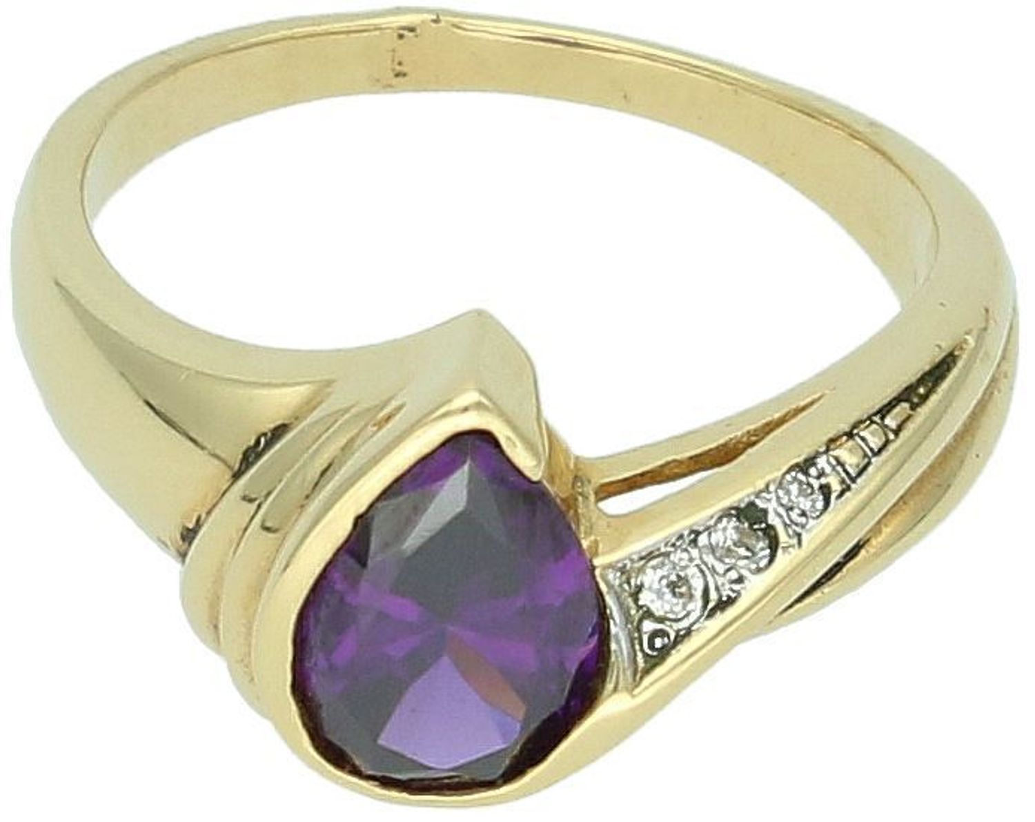 Elegancki pierścionek złoty próby 585 z dużą fioletową cyrkonią w kształcie łezki. Zdobiony białymi cyrkoniami. Waga 4,27 g, szerokość elementu ozdobnego 9 mm. Idealny na prezent 1.jpg