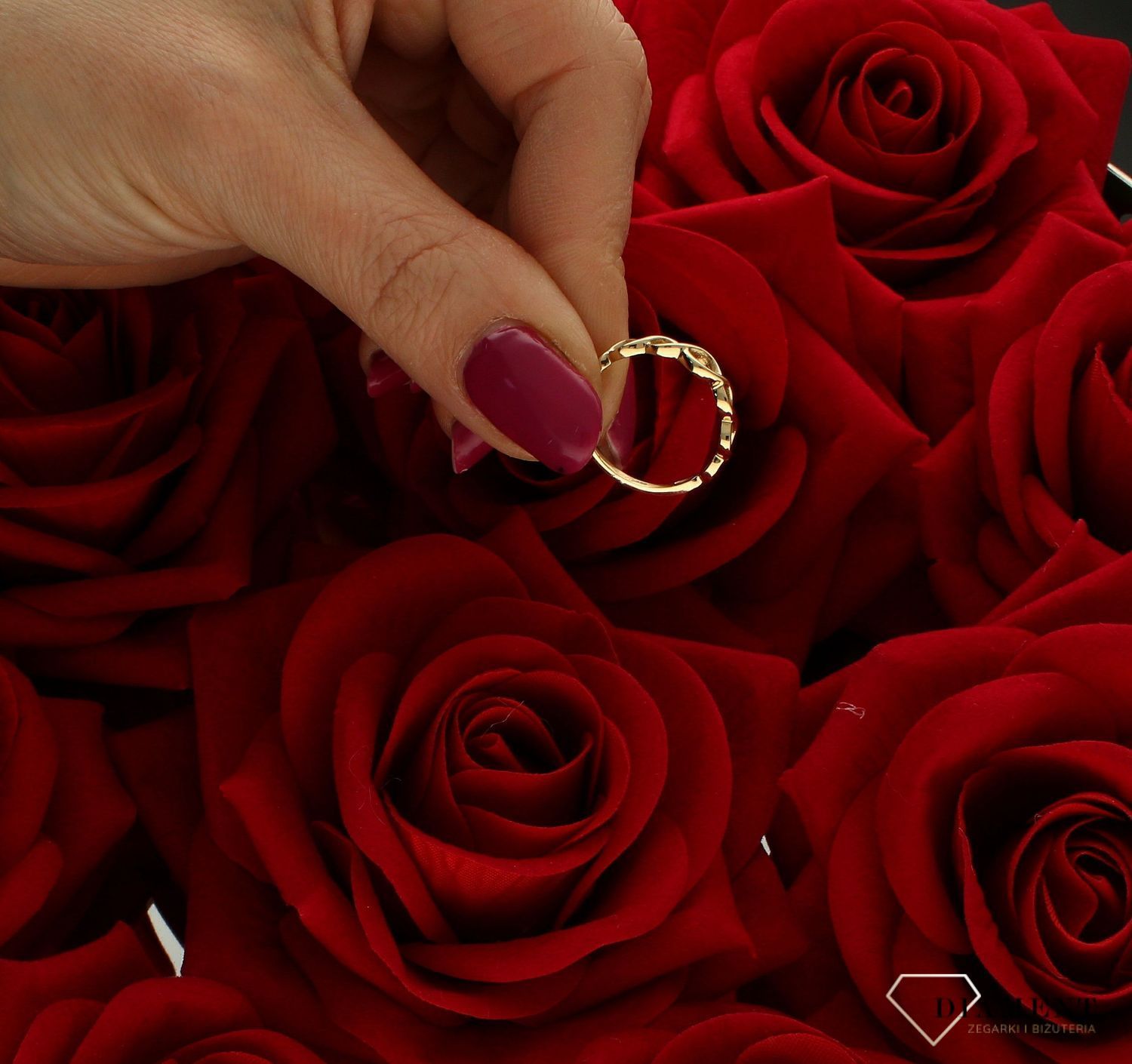 Złoty pierścionek damski 585 Plecione złoto DIA-PRS-7916-585. Pierścionek będzie pięknym wyznaniem uczucia, można go podarować jako pojedynczą ozdobę lub skompletować z kolczykami czy naszyjnikiem z naszej kolekcji. Darmowa dostawa..jpg