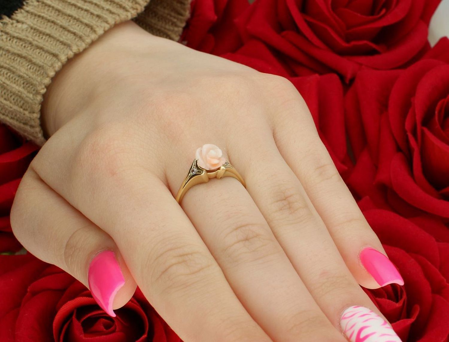 Złoty pierścionek damski z koralem w kształcie kwiatka próba 585 DIA-PRS-7923-585 rozmiar 15.jpg