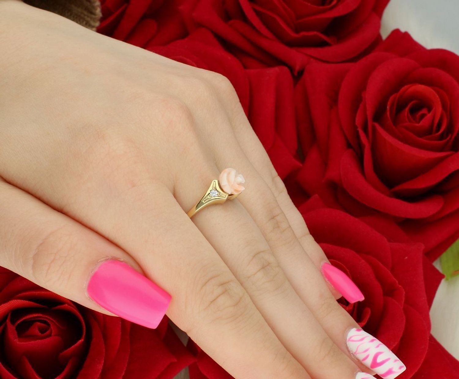 Złoty pierścionek damski z koralem w kształcie kwiatka próba 585 DIA-PRS-7923-585 rozmiar 15.jpg