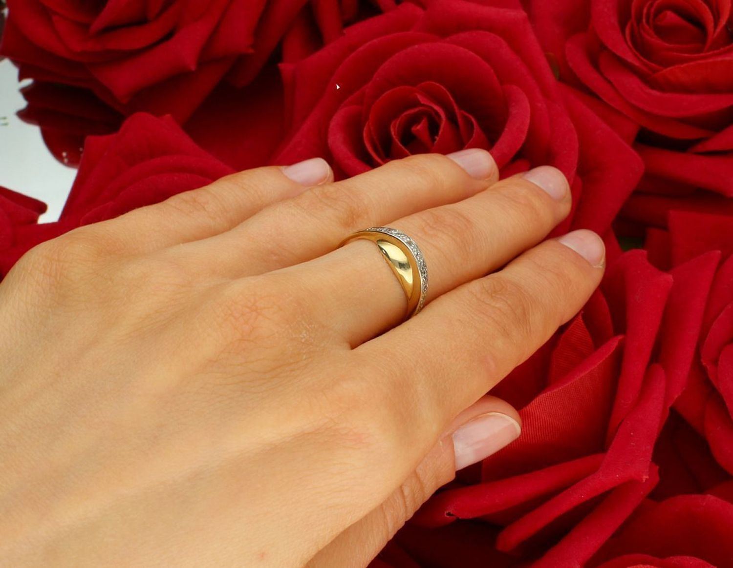 Złoty pierścionek damski próby 585 z pasem cyrkonii, 2,13 g, szerokość elementu ozdobnego 7 mm, szerokość szyny pierścionka 1 mm, rozmiar 15. Elegancka biżuteria na co dzień.1.jpg