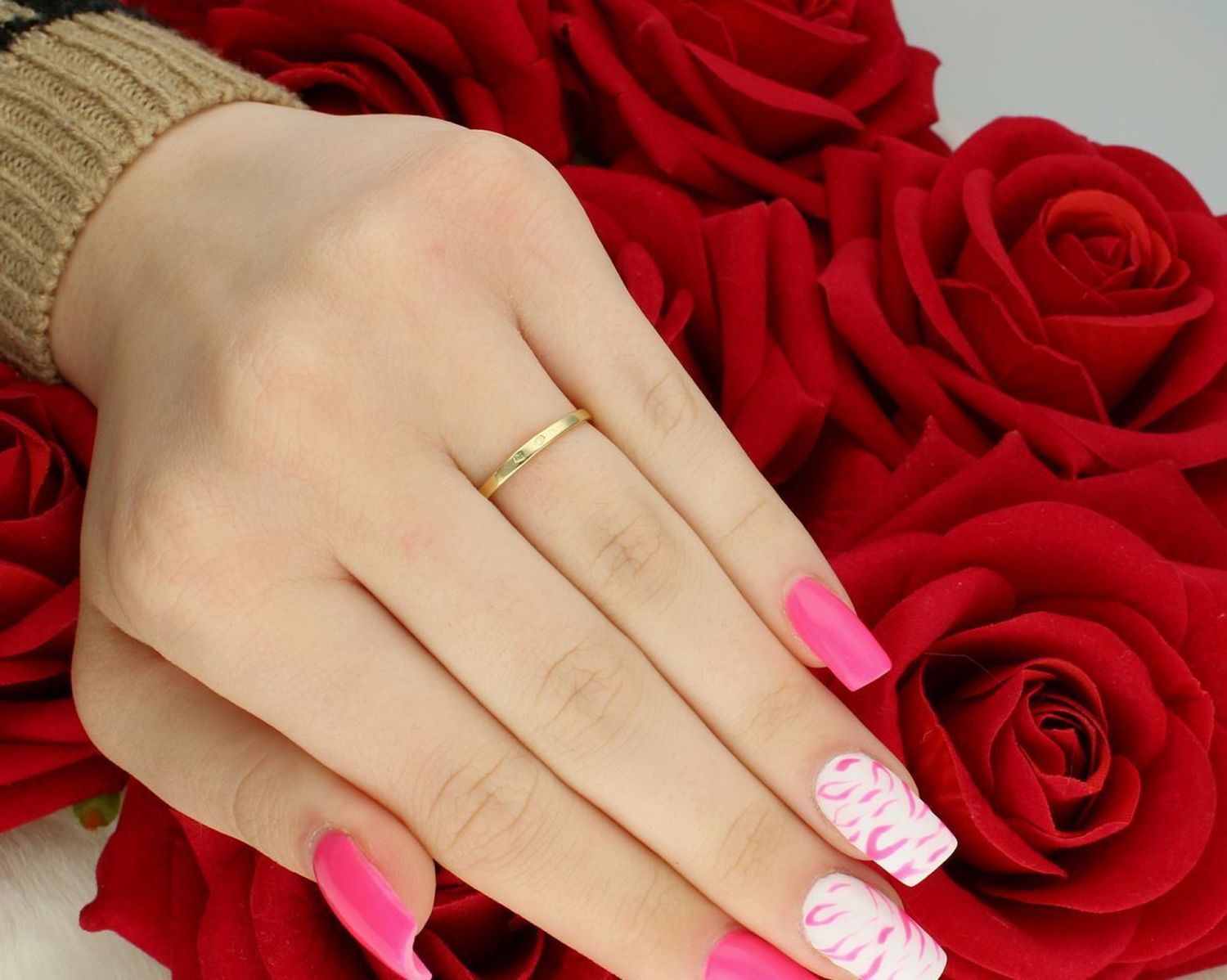 Złoty pierścionek damski z cyrkonią i okrągłym zdobieniem DIA-PRS-7926-585  Próba 585  2,31 g  Rozmiar 15.jpg