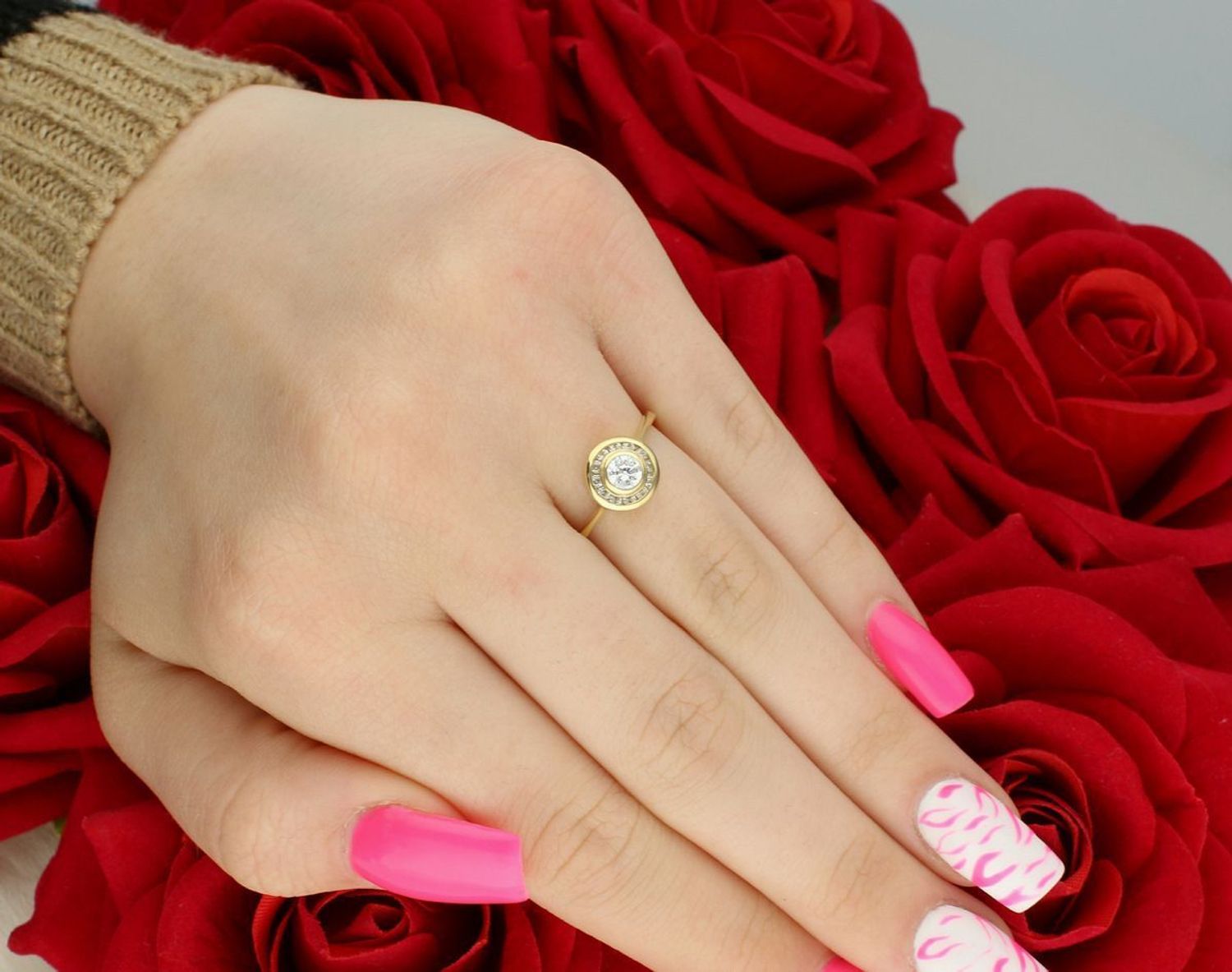 Złoty pierścionek damski z cyrkonią i okrągłym zdobieniem DIA-PRS-7926-585  Próba 585  2,31 g  Rozmiar 15.jpg