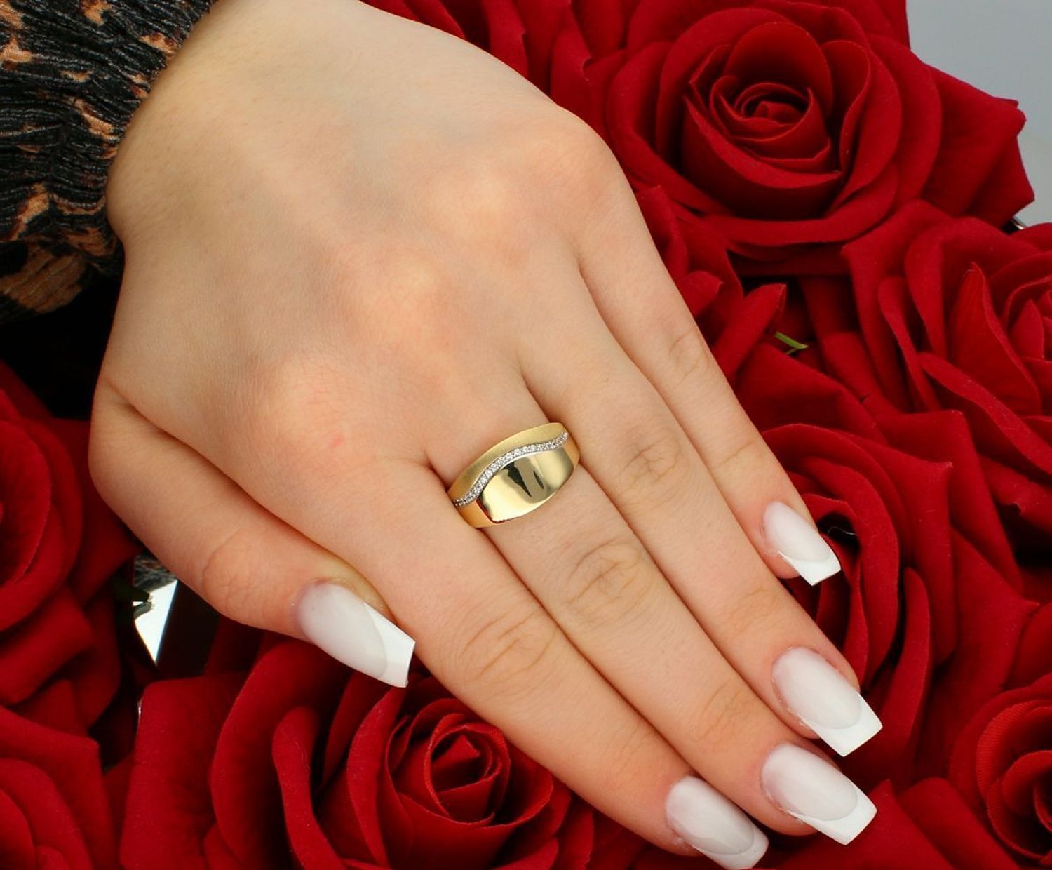 Złoty Pierścionek Gładki z Matowym Złotem i Cyrkoniami próba 585 rozmiar 15, DIA-PRS-7943-585. Wykonany z wysokiej jakości złota próby 585, dos1.jpg