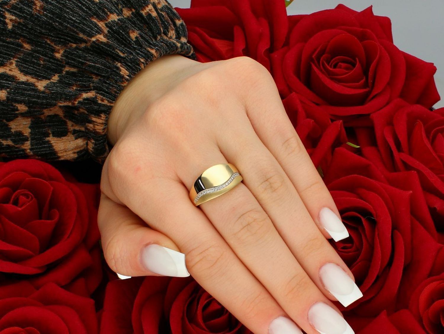 Złoty Pierścionek Gładki z Matowym Złotem i Cyrkoniami próba 585 rozmiar 15, DIA-PRS-7943-585. Wykonany z wysokiej jakości złota próby 585, dos1.jpg