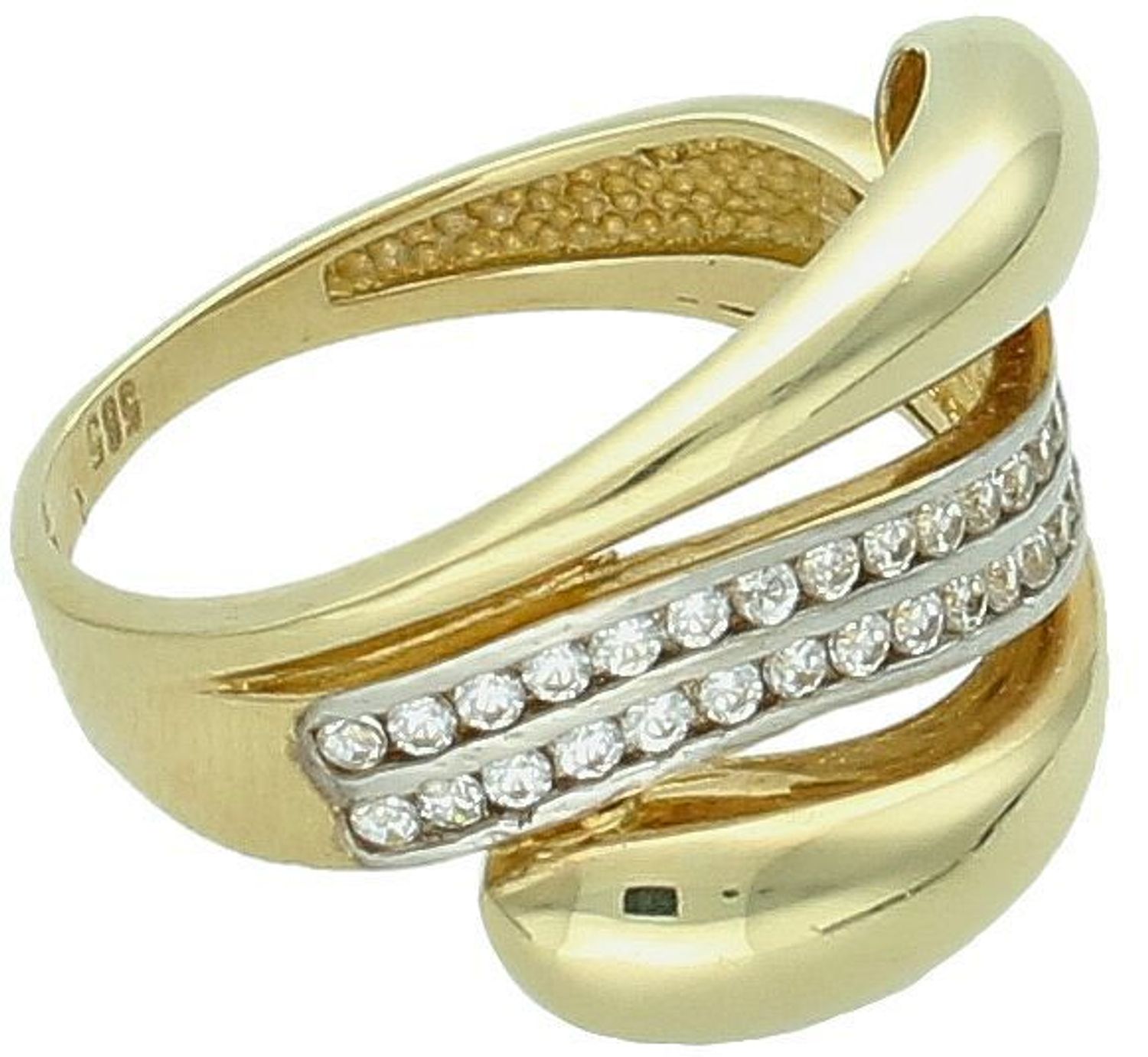 Złoty pierścionek fala ozdobiony białą cyrkonią próba 585, DIA-PRS-7946-585. Nowoczesny złoty pierścionek z białą cyrkonią to elegancki i nowoczesny wybór, który z pewnością przyciągnie uwagę. 1.jpg