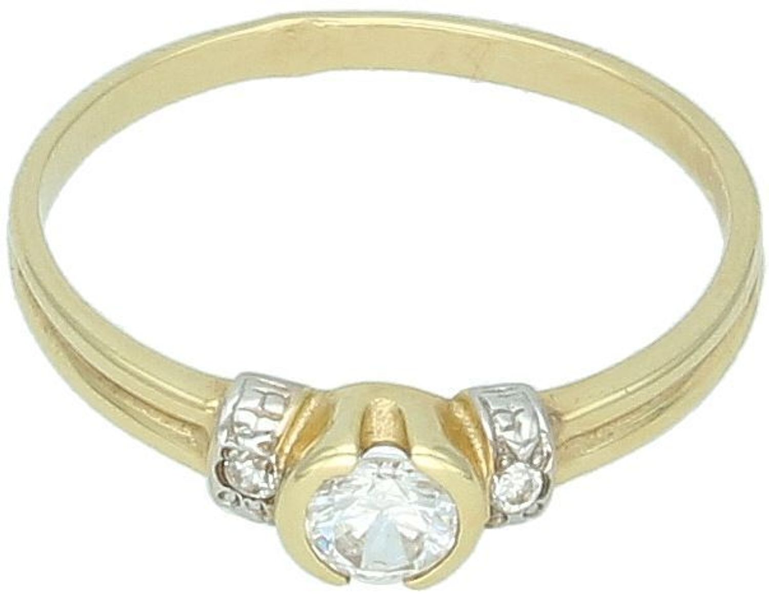 Złoty pierścionek damski DIA-PRS-7950-585 z trzema cyrkoniami. Próba 585, waga 1,95 g, rozmiar 16, ozdobny element 5x4 mm, szyna 1 mm. Subtelna i elegancka biżuteria.1.jpg