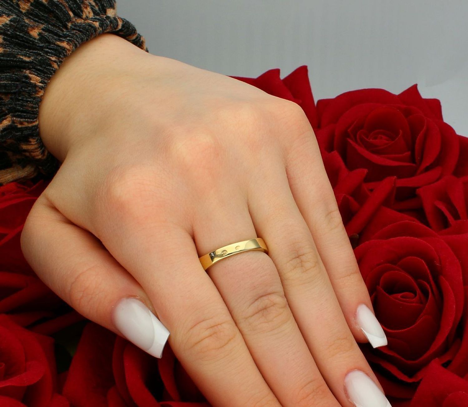 Złoty pierścionek nowoczesny z cyrkonią próba 585 rozmiar 16, DIA-PRS-7957-585. Elegancki i stylowy pierścionek wykonany z wysokiej jakości złota próby 585. 💍 Nowoczesny złoty pierścionek 1.jpg