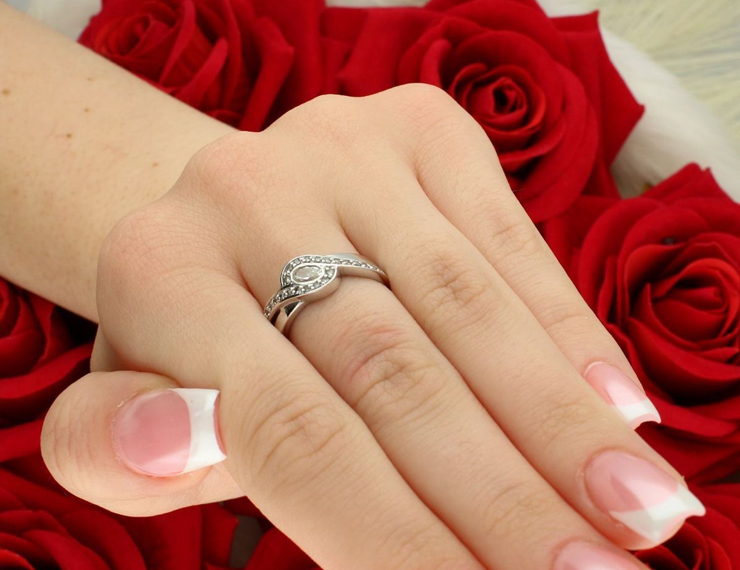 Pierścionek damski z białego złota z cyrkoniami – próba 585  DIA-PRS-7961-585, rozmiar 16.jpg