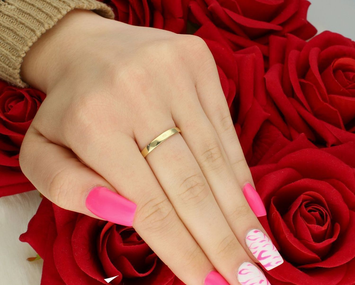 Złoty pierścionek damski z prostokątnym wzorem z cyrkoniami DIA-PRS-7969-585  Próba 585  2,50 g  Rozmiar 16.jpg