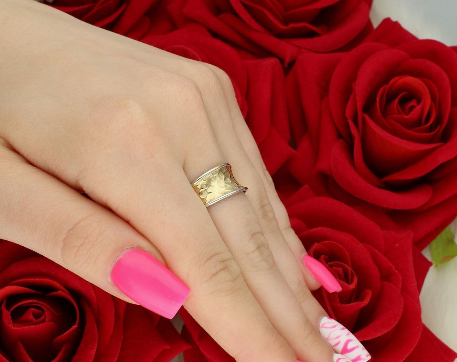 Pierścionek damski złoty z ozdobnym wzorem próba 585  DIA-PRS-7975-585.jpg