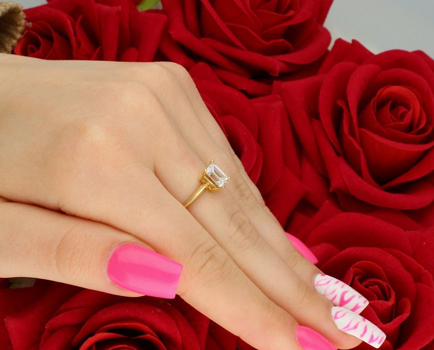 Złoty pierścionek damski z prostokątną cyrkonią DIA-PRS-7983-585  Próba 585  1,95 g.jpg