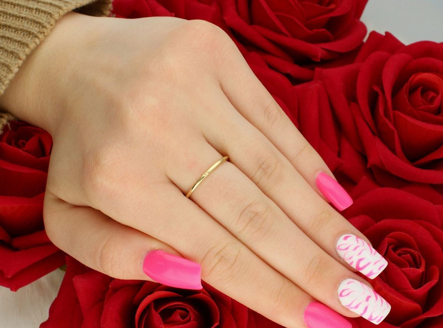 Złoty pierścionek damski z prostokątną cyrkonią DIA-PRS-7983-585  Próba 585  1,95 g.jpg