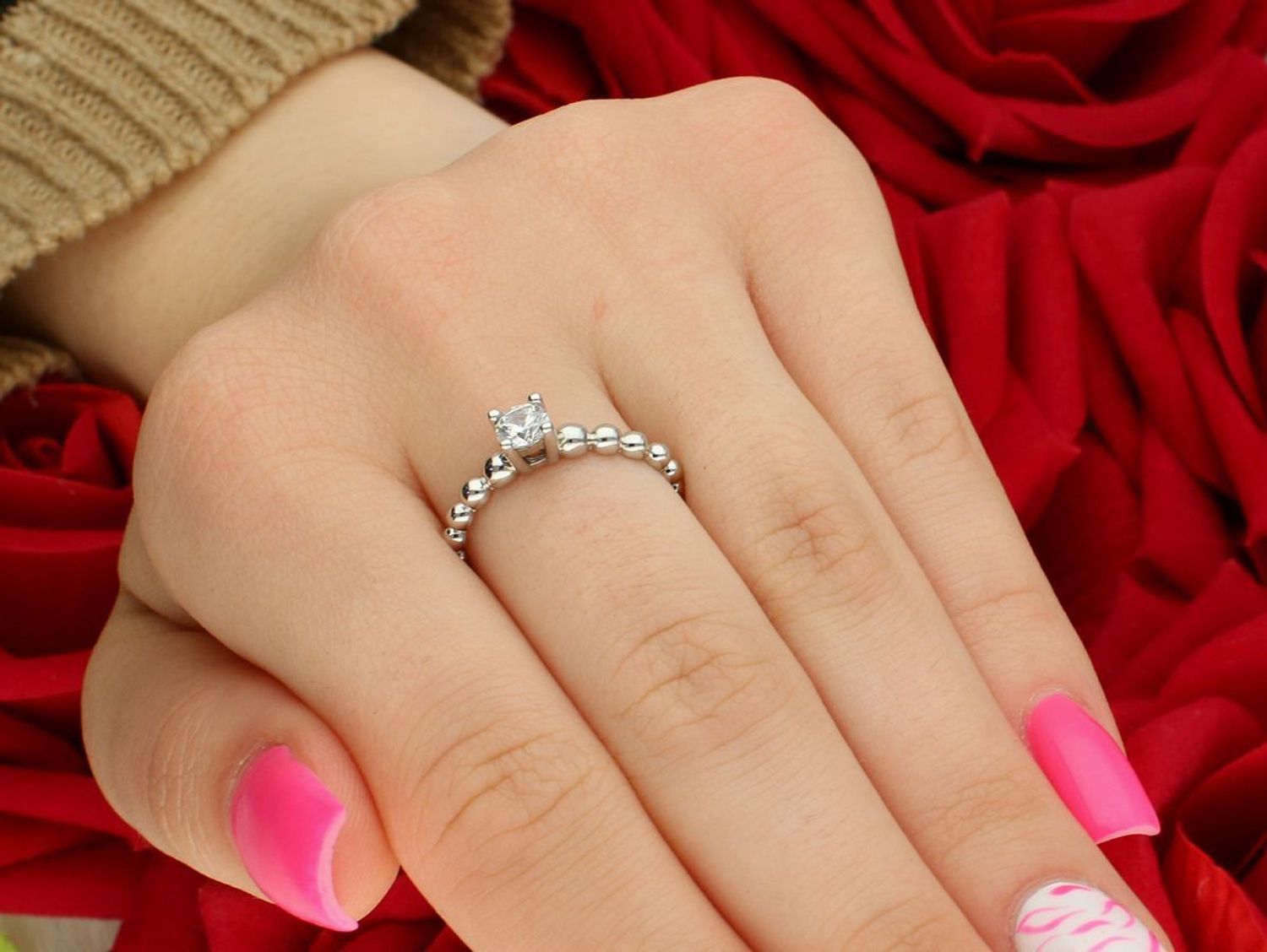 Złoty pierścionek damski z białego złota próby 585, cyrkonia 4 mm, rozmiar 16, waga 2,41 g. Model DIA-PRS-7988-585 – elegancja i nowoczesny styl w jednym.1.jpg