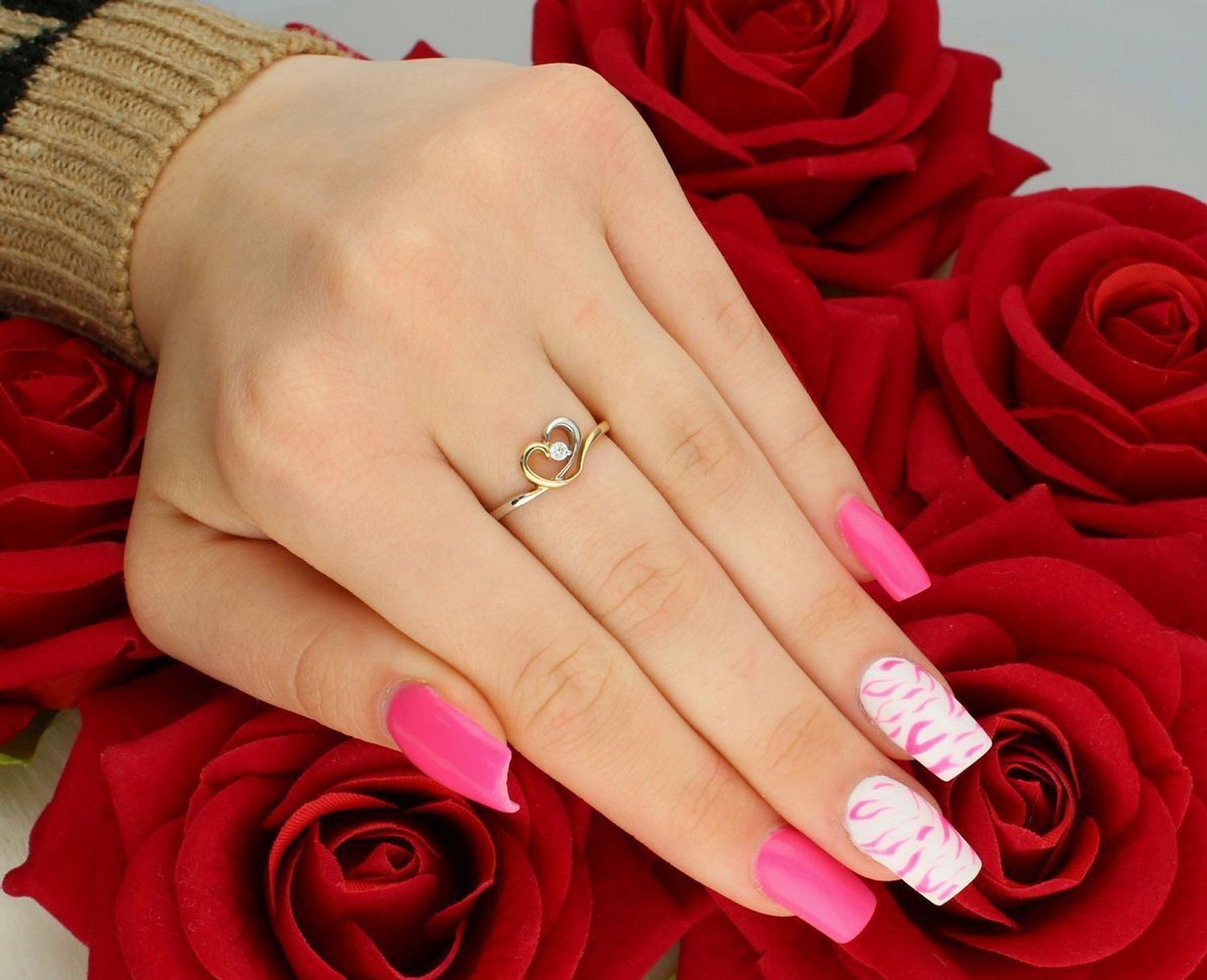 Złoty pierścionek damski z sercem i cyrkonią DIA-PRS-7992-585  Białe i żółte złoto  Próba 585  1,76 g.jpg