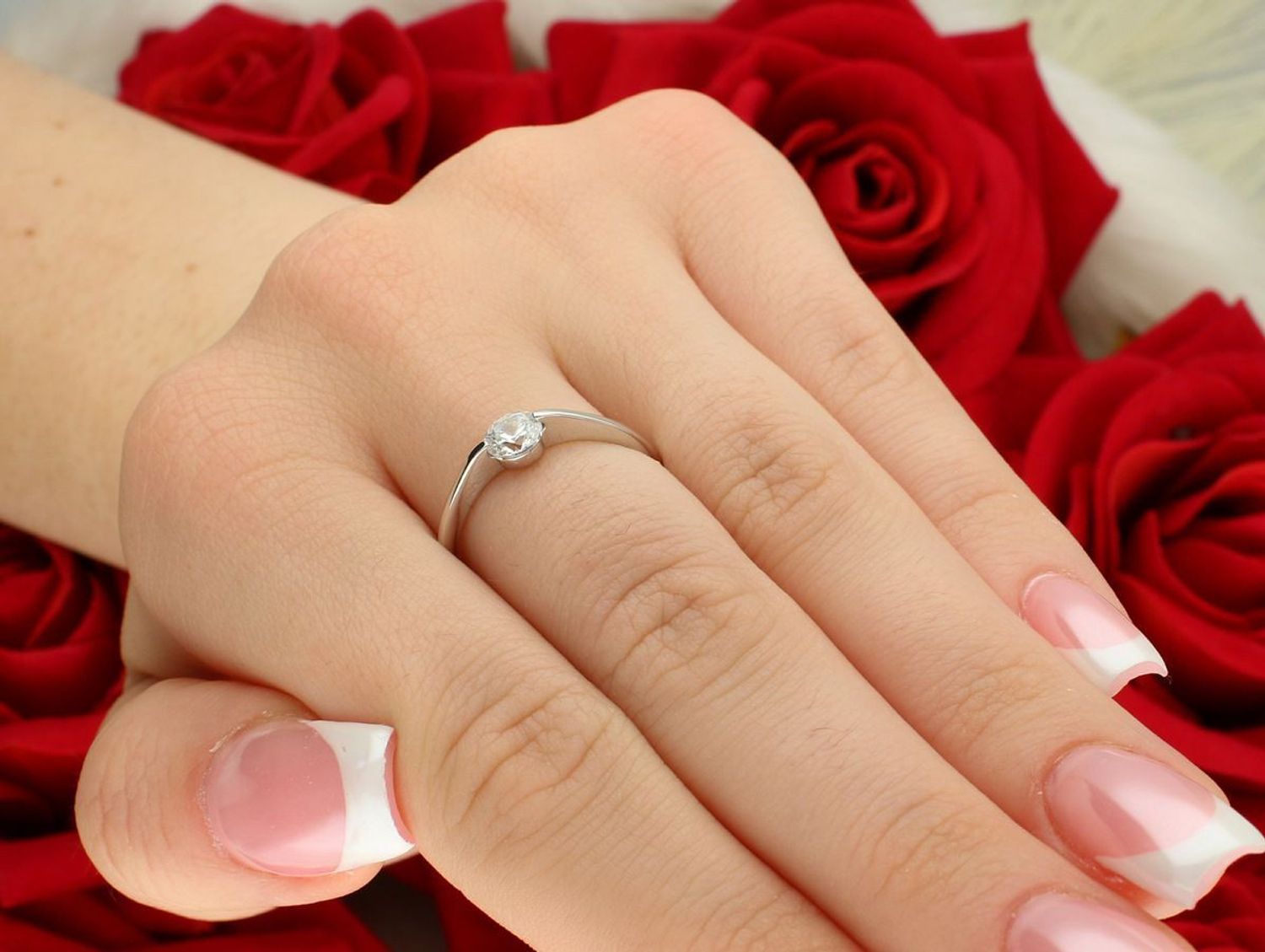 Pierścionek damski z białego złota próba 585 z cyrkonią  DIA-PRS-7998-585.jpg