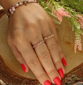 Pierścionek damski srebrny z kamieniem słonecznym DIA-PRS-8068-925. Modny pierścionek z ozdobnych kuleczek na gumce to intrygująca biżuteria która spodoba się niezależnej, odważnej kobiecie, kochającej wyraziste dodatki, któ.jpg