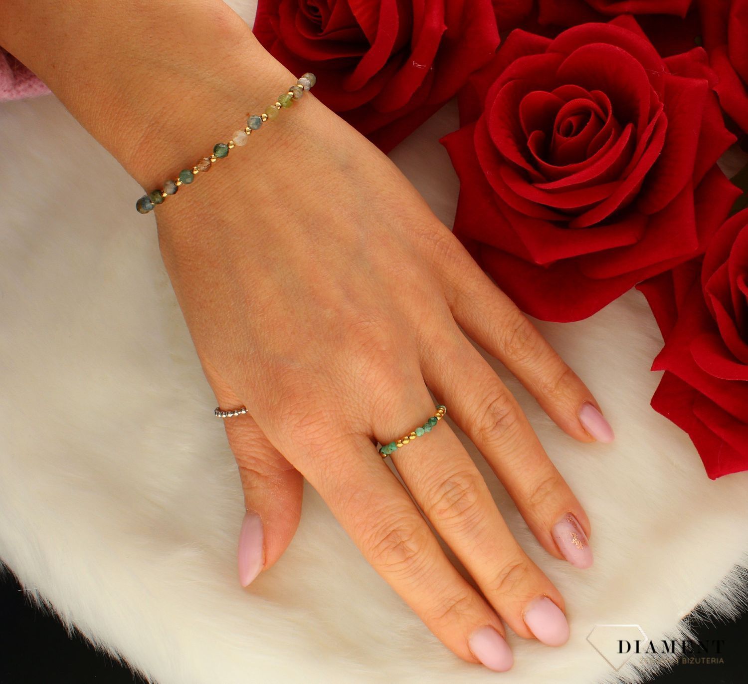 Pierścionek damski srebrny z turkusem DIA-PRS-8142-925. Modny pierścionek z ozdobnych kuleczek na gumce to intrygująca biżuteria która spodoba się niezależnej, odważnej kobiecie, kochającej wyraziste dodatki, które podkreślają (1).jpg