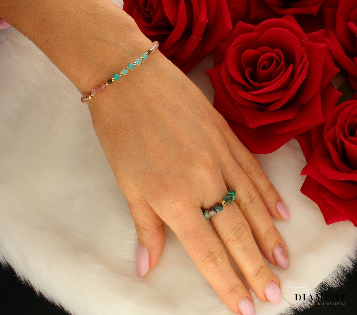 Pierścionek damski złoty kamienie naturalne chryzokola DIA-PRS-8158-585. Modny pierścionek z ozdobnych kuleczek na gumce to intrygująca biżuteria która spodoba się niezależnej, odważnej kobiecie, kochającej wyraziste dodatki.jpg