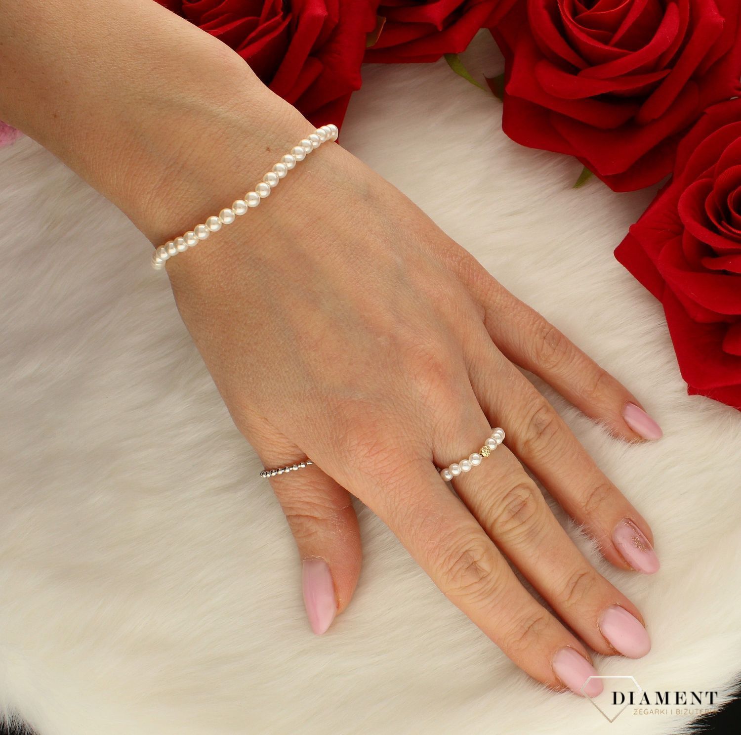 Pierścionek złoty z perłami na gumce 585 DIA-PRS-8179-585. Modny pierścionek z ozdobnych kuleczek na gumce to intrygująca biżuteria która spodoba się niezależnej, odważnej kobiecie. Idealny na prezent (1).jpg