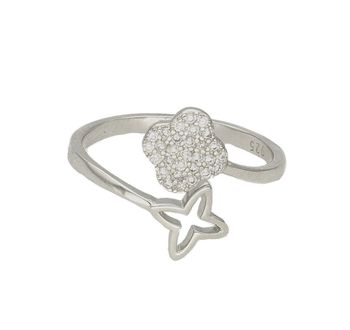 Srebrny pierścionek z motywem kwiatków DIA-PRS-8568-925.  Klasyczny srebrny pierścionek to dodatek, który sprawdzi się w każdej stylizacji, dlatego każda kobieta powinna mieć go w swojej kolekcji. Ten urokliwy pierścionek ide (1).jpg
