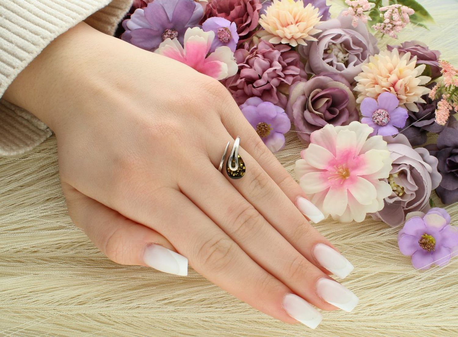 Otwarty Srebrny Pierścionek z Zielonym Bursztynem Próba 925 rozmiar 13, DIA-PRS-8617-925.jpg