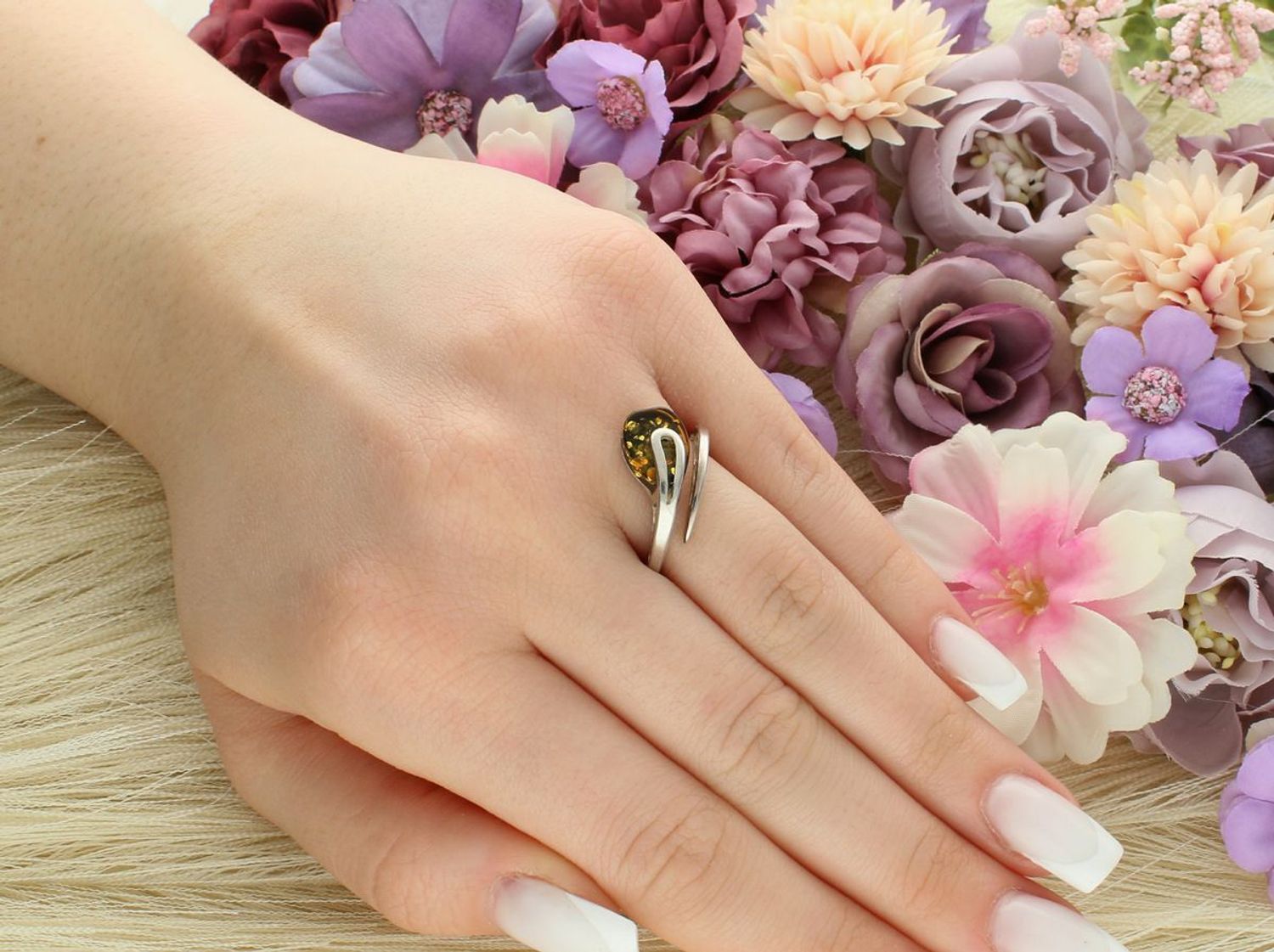 Otwarty Srebrny Pierścionek z Zielonym Bursztynem Próba 925 rozmiar 13, DIA-PRS-8617-925.jpg