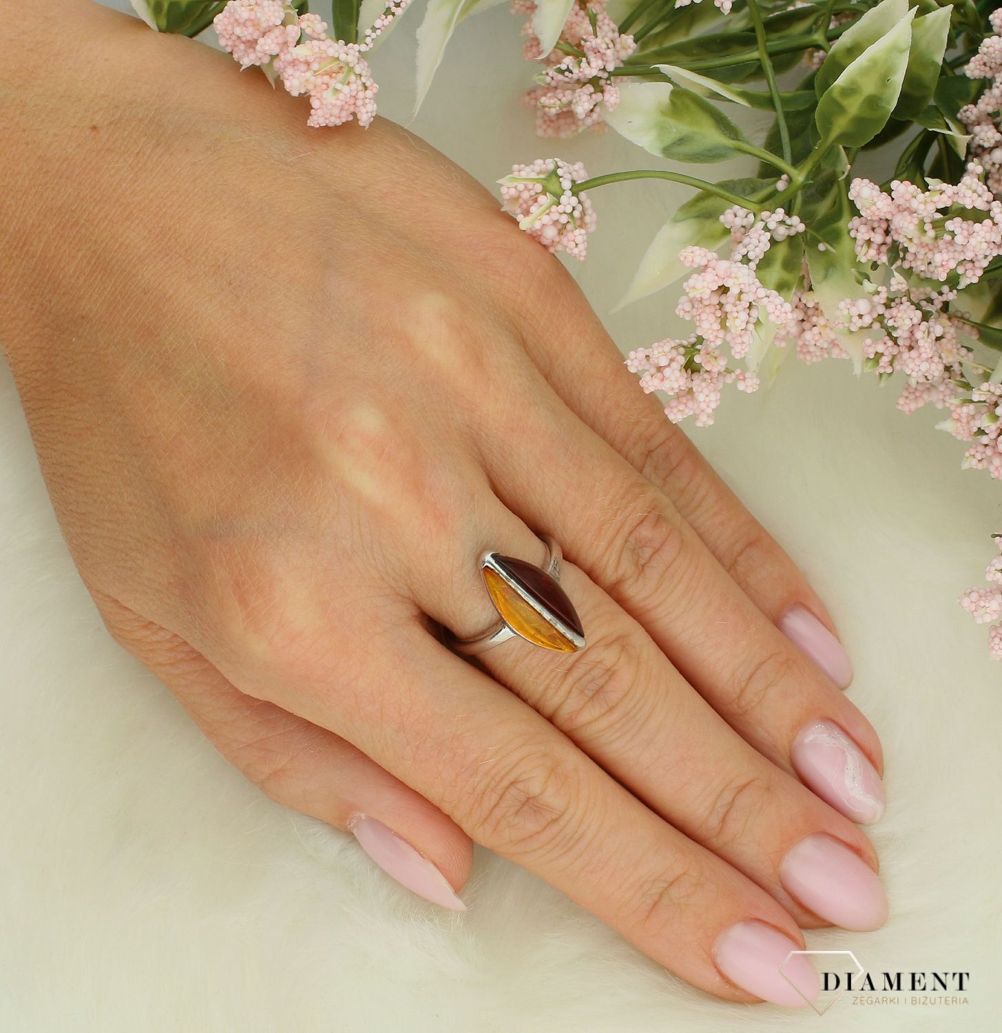 Srebrny pierścionek damski 925 ciemny i jasny bursztyn rozmiar 13 DIA-PRS-8619-925 5.jpg