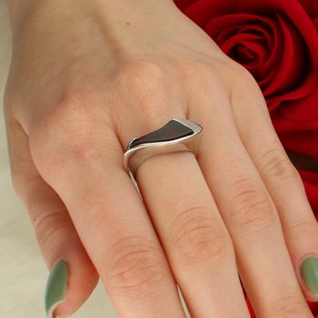 Srebrny pierścionek damski 925 z falistym bursztynem - Rozmiar 16 srebro..jpg