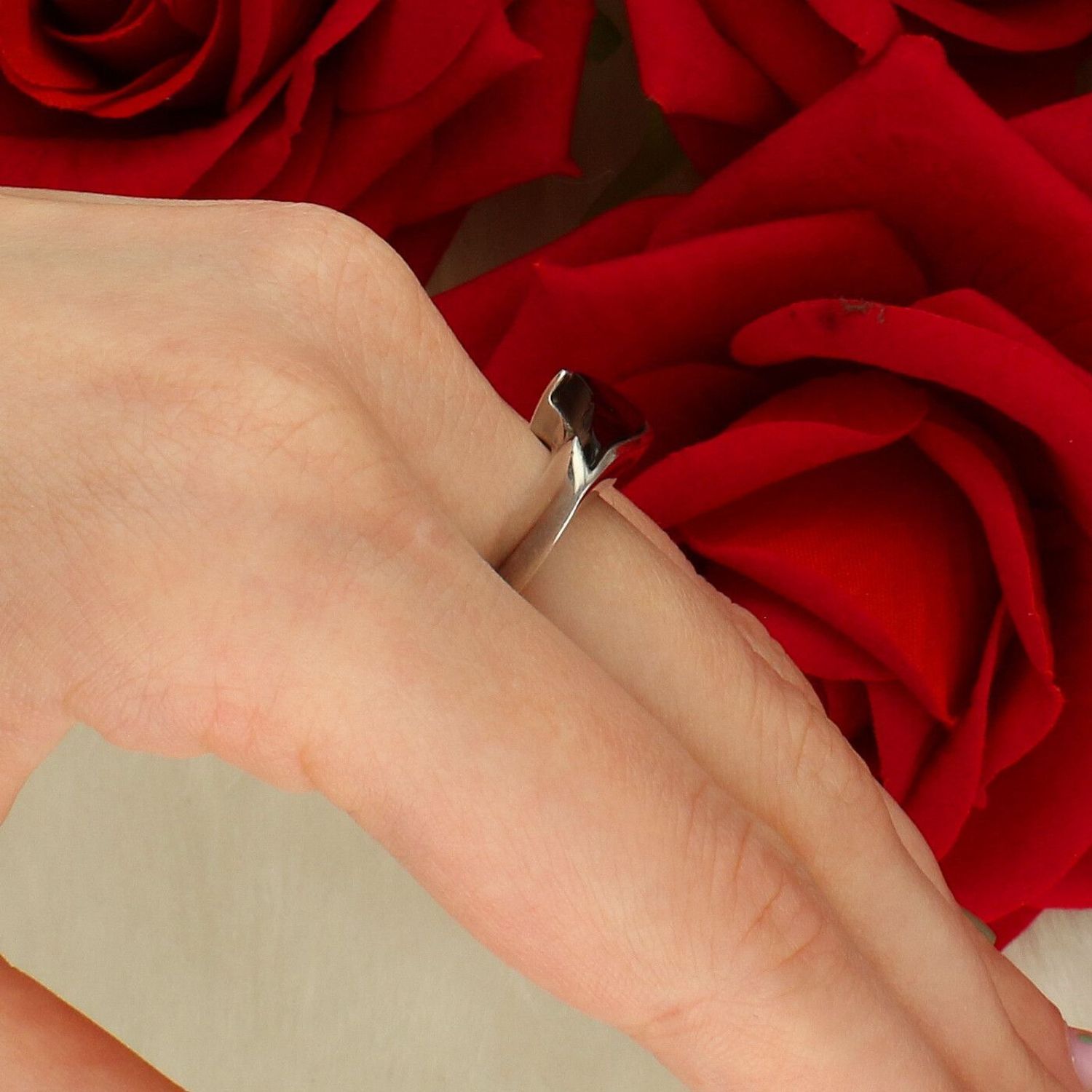 Srebrny pierścionek damski 925 z falistym bursztynem - Rozmiar 16 Ag.jpg