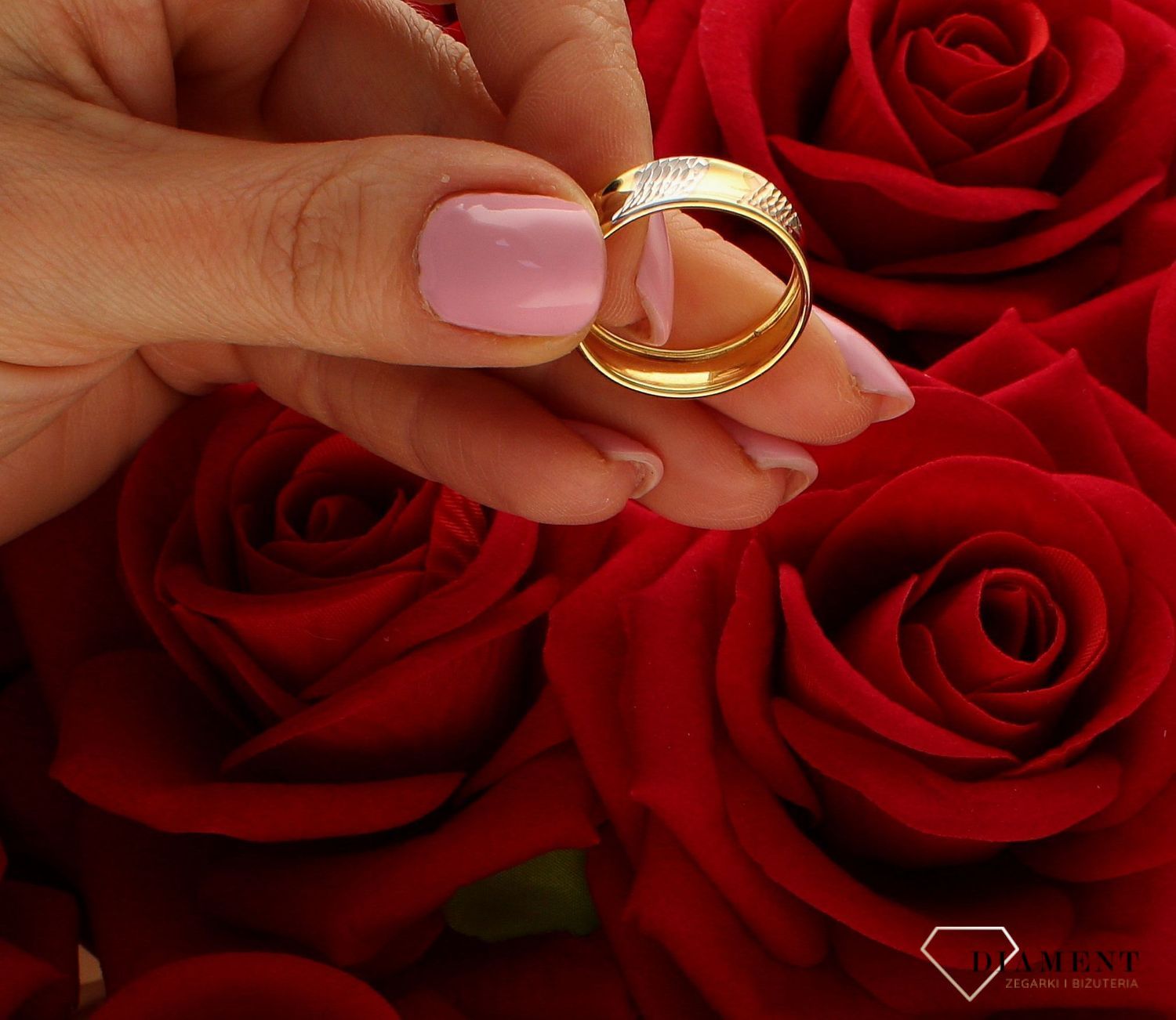 Złoty pierścionek damski trójkolorowy grawerowany - DIA-PRS-8881-585.jpg