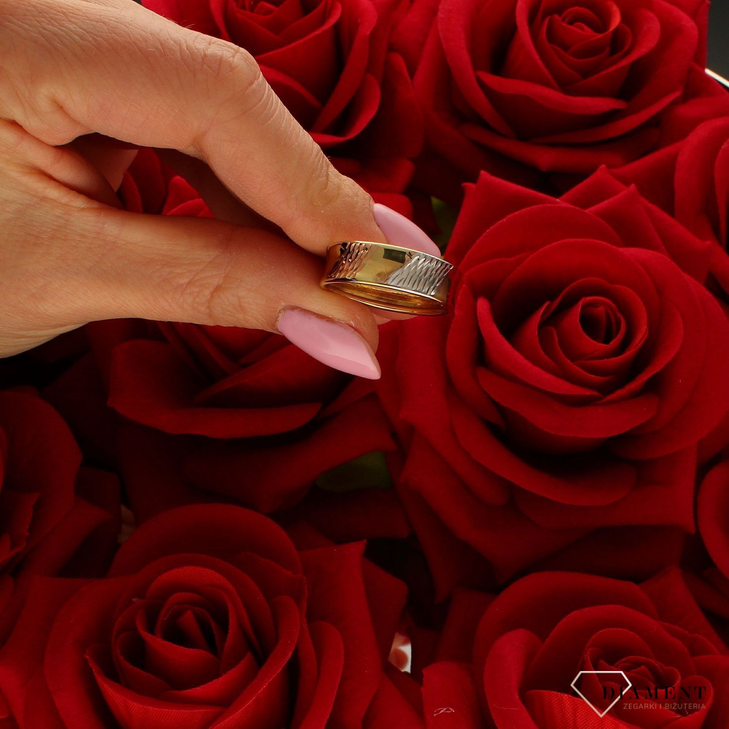 Złoty pierścionek damski trójkolorowy grawerowany - DIA-PRS-8881-585.jpg