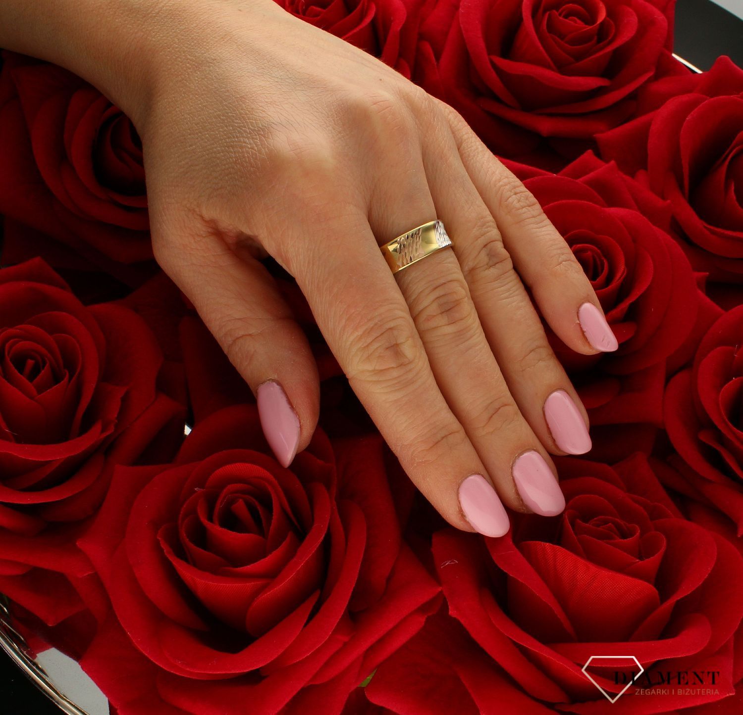 Złoty pierścionek damski trójkolorowy grawerowany - DIA-PRS-8881-585.jpg