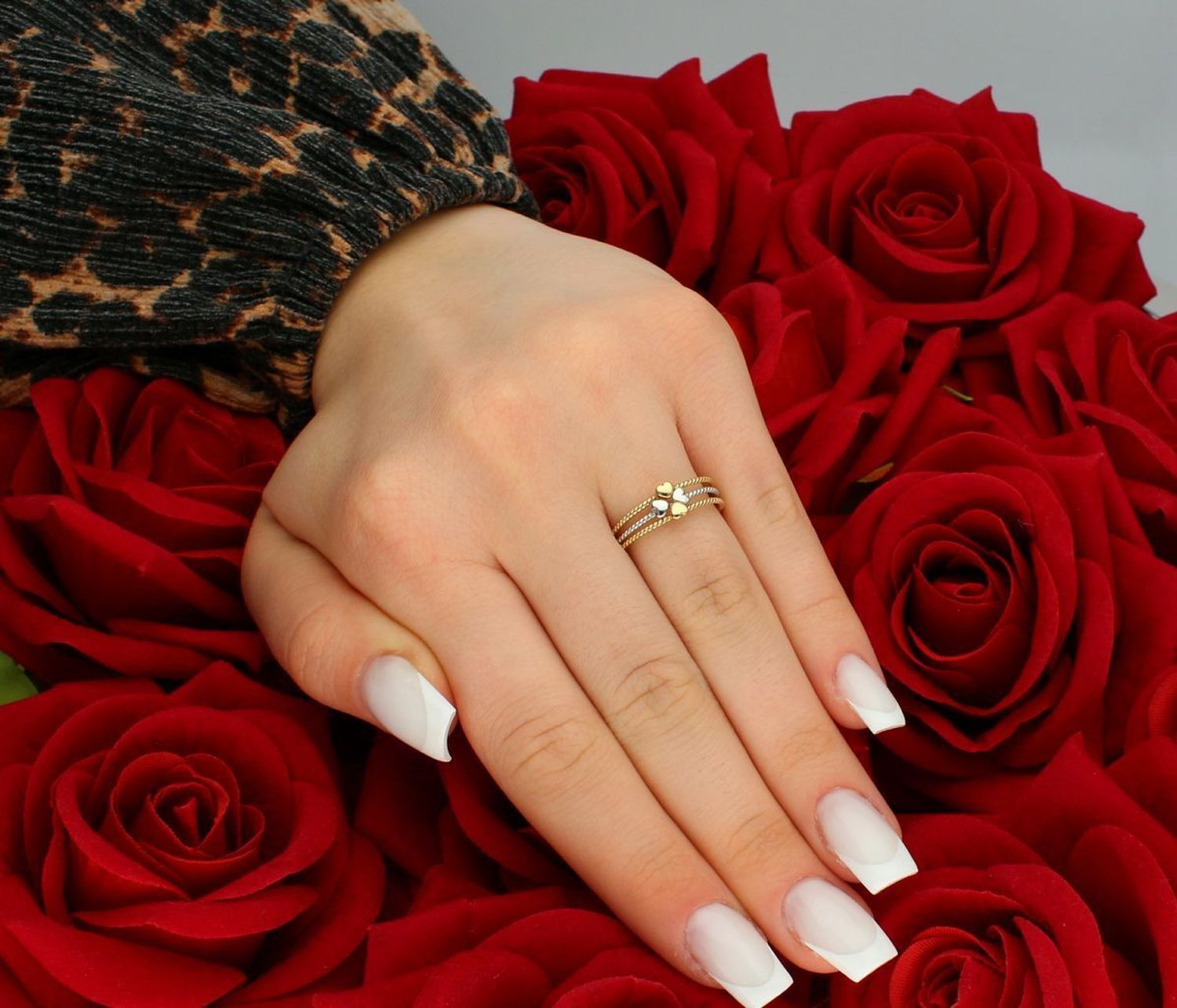 Złoty pierścionek trzy pojedyncze obrączki próba 585, DIA-PRS-8884-585. Elegancki pierścionek wykonany z żółtego złota o próbie 585, składający się z trzech subtelnych obrączek2.jpg