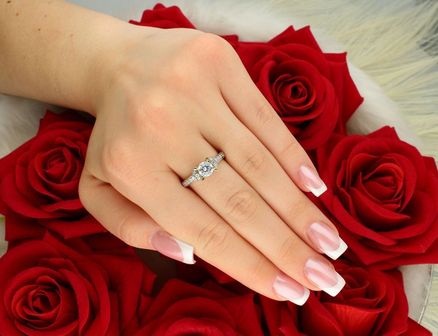 Odkryj złoty pierścionek damski DIA-PRS-8887-585 próba 585. Elegancki model z cyrkoniami, rozmiar 17, waga 2,93 g – idealny na prezent i na co dzień.1.jpg