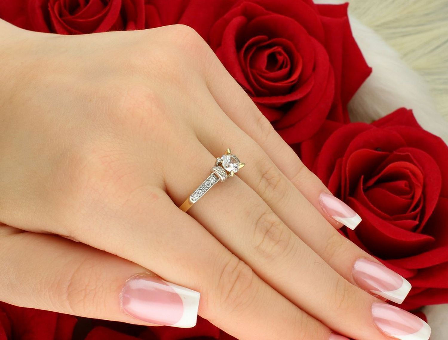 Odkryj złoty pierścionek damski DIA-PRS-8887-585 próba 585. Elegancki model z cyrkoniami, rozmiar 17, waga 2,93 g – idealny na prezent i na co dzień.1.jpg