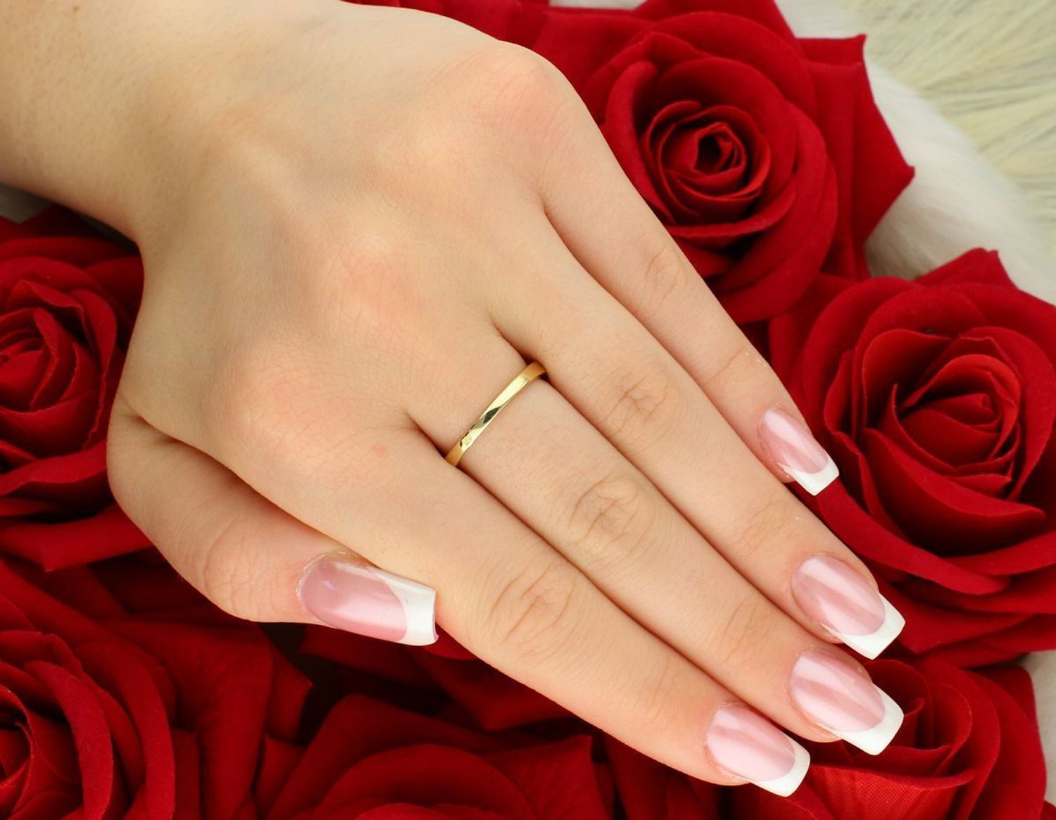 Odkryj złoty pierścionek damski DIA-PRS-8887-585 próba 585. Elegancki model z cyrkoniami, rozmiar 17, waga 2,93 g – idealny na prezent i na co dzień.1.jpg