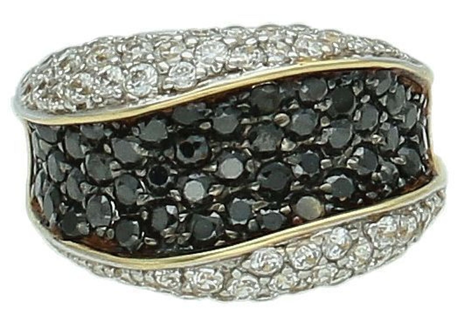 Złoty pierścionek szeroki z czarną i białą cyrkonią próba 585, DIA-PRS-8894-585. Szeroki pierścionek z czarną i białą cyrkonią to odważny i elegancki wybór, który z pewnością przyciągnie wzrok.1.jpg