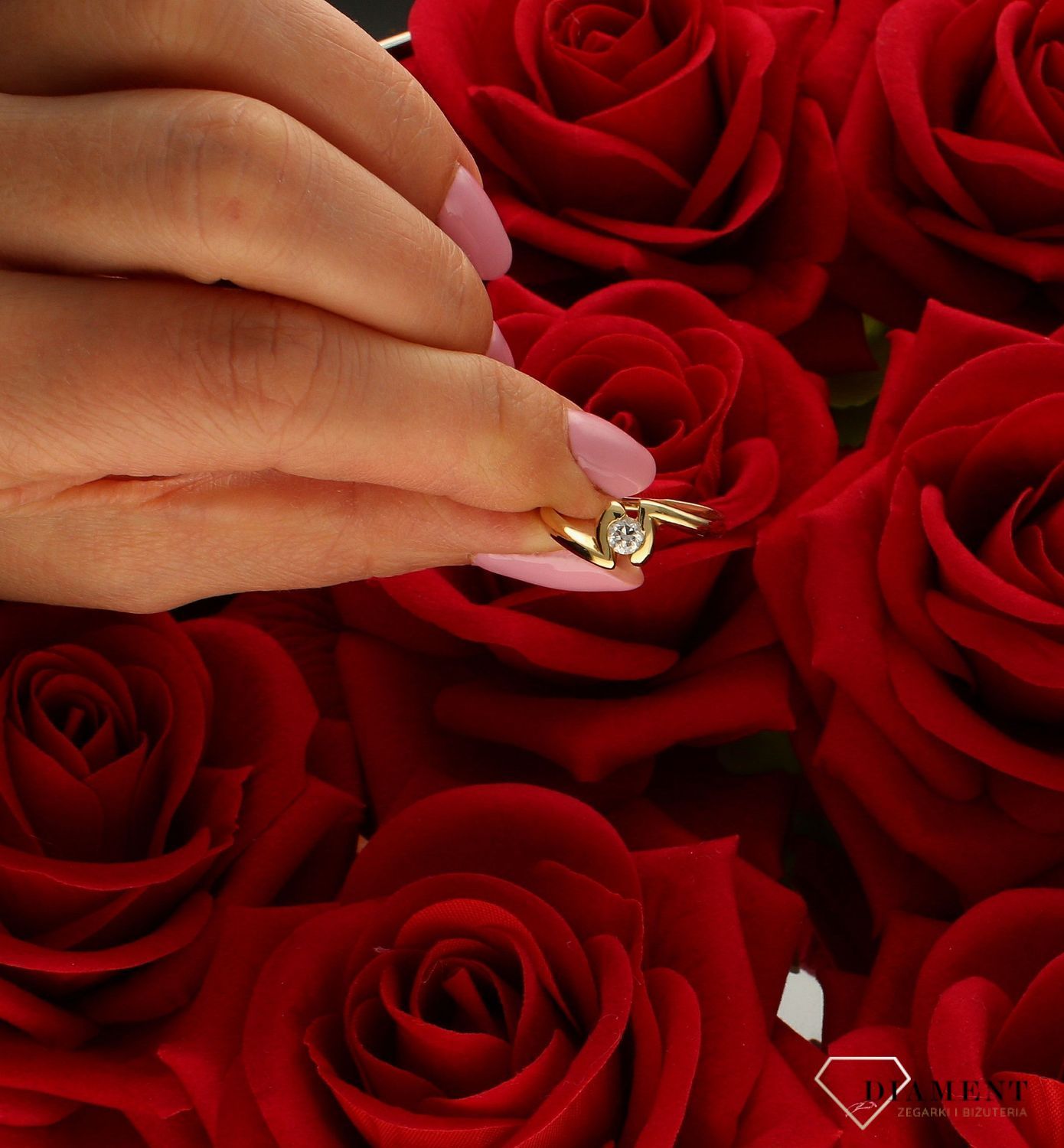 Złoty pierścionek damski 585 Powiew nowoczesności DIA-PRS-8901-585. Klasyczny pierścionek. Pierścionek zaręczynowy. Pierścionek złoty z cyrkonią. Pierścionek na 30stke. Pierścionek na prezent. Delikatny, złoty pierścionek to s.jpg