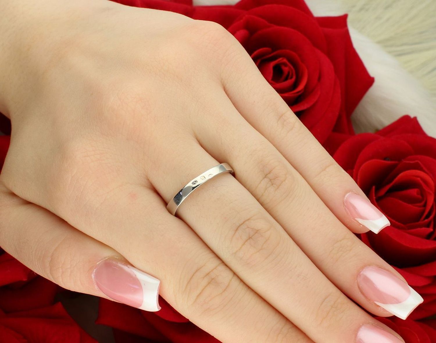 Pierścionek damski 585 z białego i żółtego złota, zdobiony dużą cyrkonią 6 mm. Elegancki i nowoczesny model DIA-PRS-8905-585 o wadze 2,66 g.1.jpg