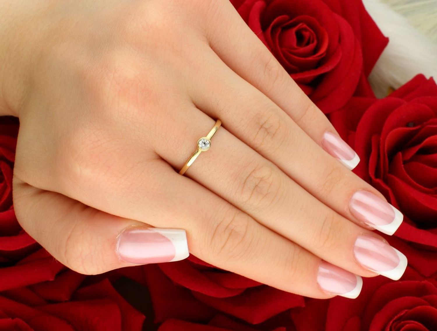 Złoty pierścionek damski dwustronny z misiem i cyrkonią – próba 585  DIA-PRS-8911-585 Au.jpg