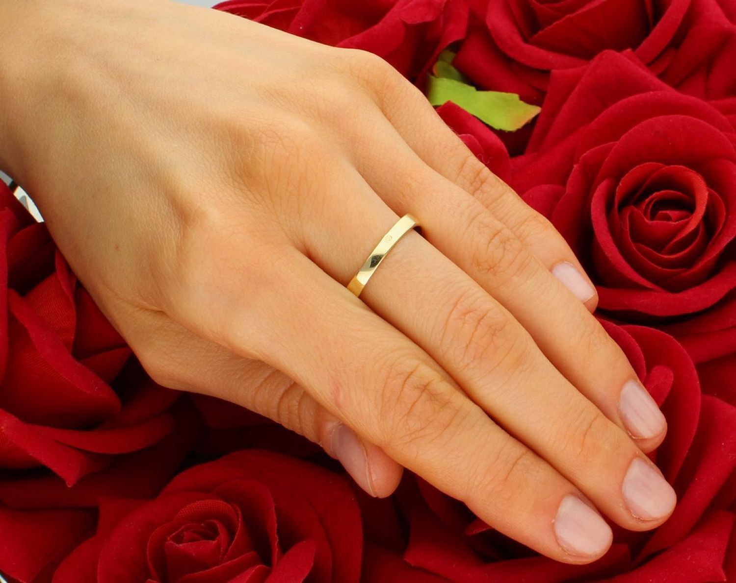 Złoty pierścionek łezka z cyrkonii próba 585, DIA-PRS-8920-585. Złoty pierścionek wykonany z najwyższej jakości złota próby 585. Biała cyrkonia dodaje mu subtelnego blasku, a złota oprawa 1.jpg