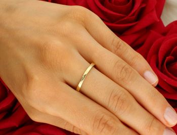 Złoty pierścionek próby 585 z prostokątną cyrkonią 6x8 mm. Klasyczna elegancja i ponadczasowy styl. 4.jpg