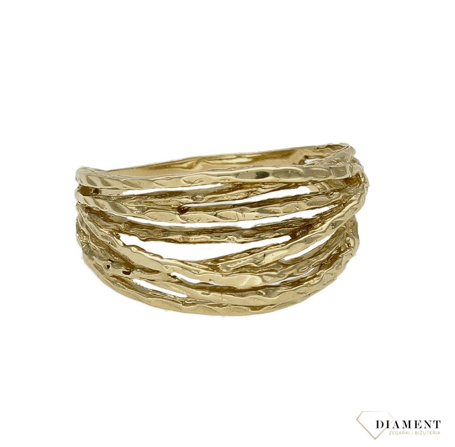 Złoty szeroki pierścionek damski w grawerowany 585 DIA-PRS-8940-585. szeroki złoty pierścień. Nietypowy pierścionek. Złoty grawerowany pierścionek. Na prezent. Na rocznicę. Pierścionek bez oczka..jpg