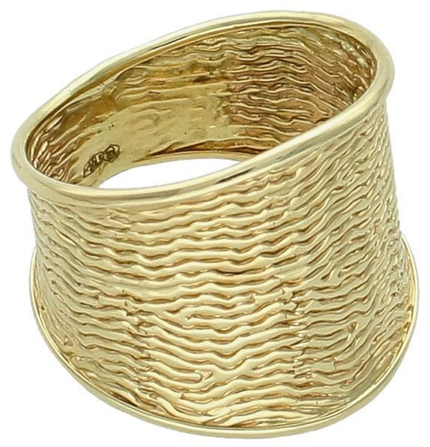 Złoty szeroki pierścionek fakturowany falisty wzór próba 585, DIA-PRS-8941-585. Złoty pierścionek o ciekawym i nowoczesnym wzorze z pewnością przypadnie do gustu każdej kobiecie. 1.jpg