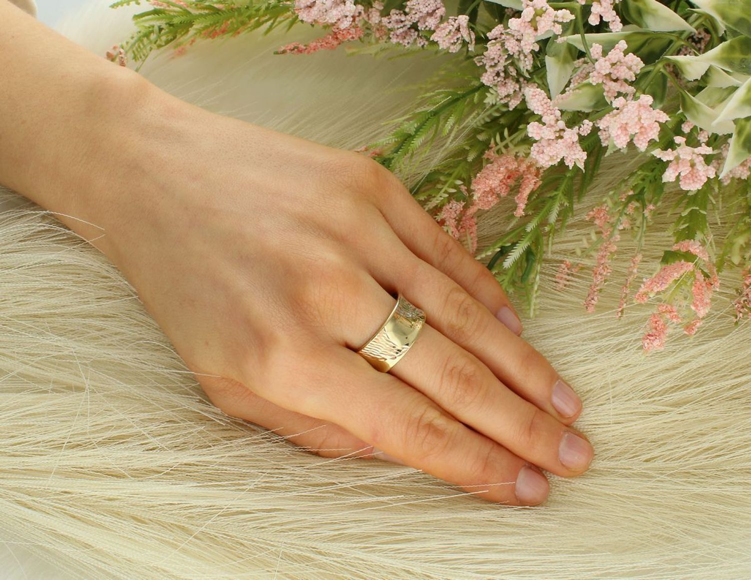 Pierścionek złoty szeroki trzy kolory złota grawerowana pr 585, DIA-PRS-8948-585 Au 1.jpg