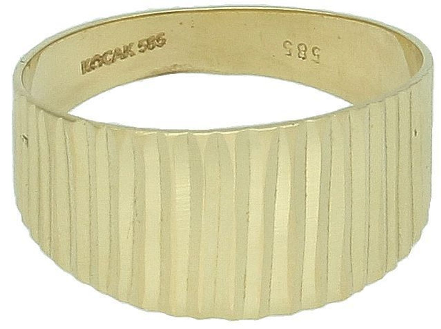 Pierścionek złoty Sygnet żłobiona powierzchnia próba 585, DIA-PRS-8951-585. Pierścionek wykonany z najwyższej jakości złota próby 585. Złoty sygnet ze żłobioną powierzchnią dodaje nowoczesnego 1.jpg