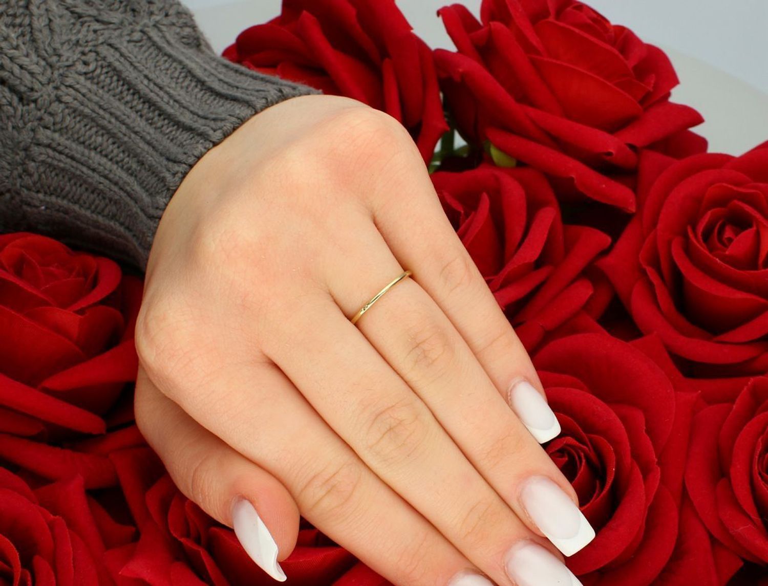 Pierścionek złoty damski blue topaz próba 585, rozmiar 11 DIA-PRS-9046-585 Ten wyjątkowy pierścionek to subtelne połączenie luksusu i delikatności. 1.jpg