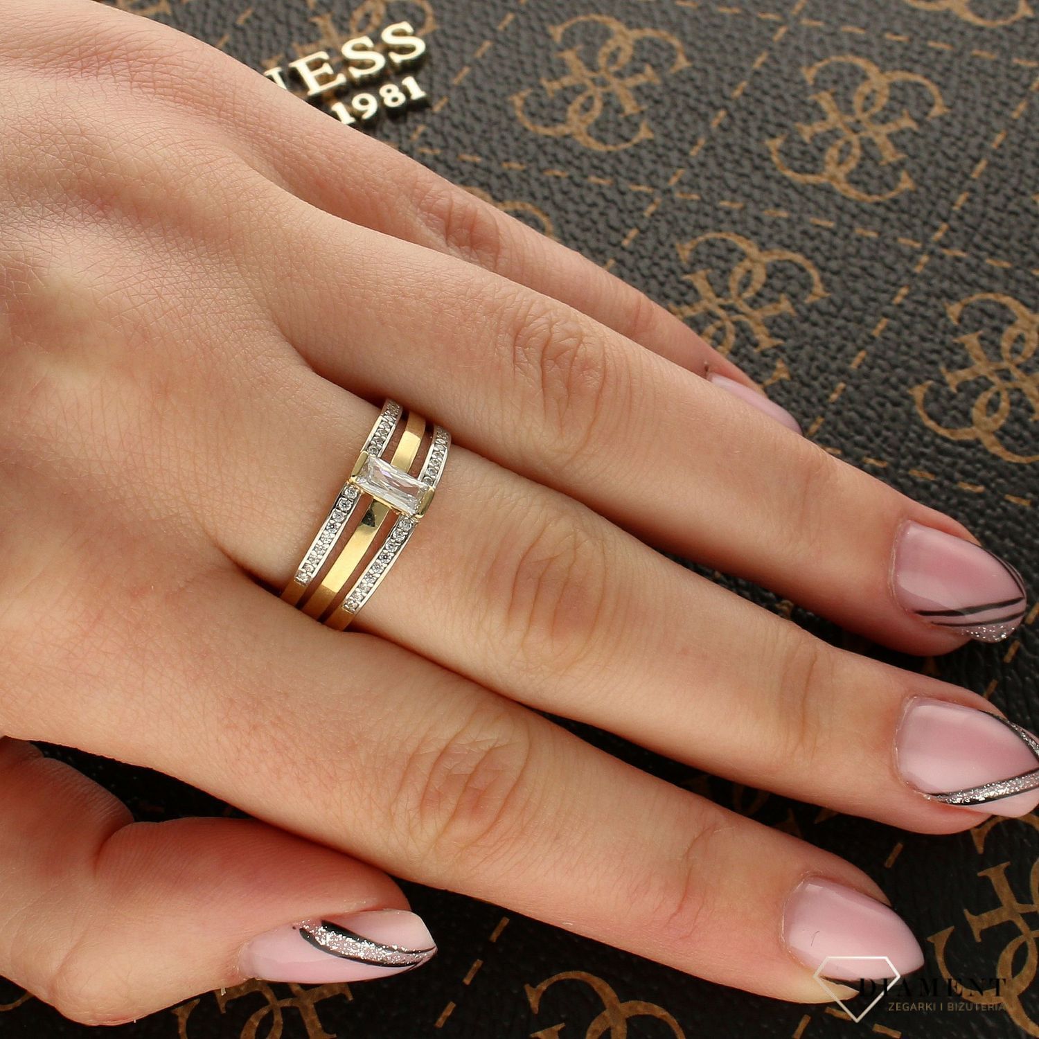 Złoty pierścionek potrójny 'Błysk cyrkonii'.jpg